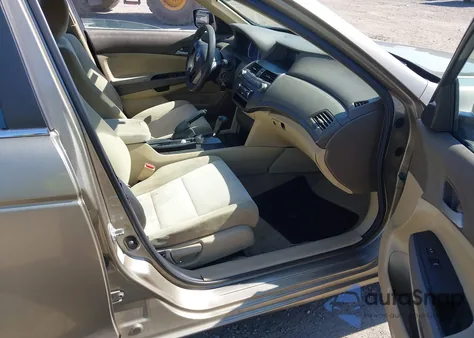 2010 Honda Accord 2.4 Lx-P z USA, uszkodzony, nr VIN 1HGCP2F40AA075244